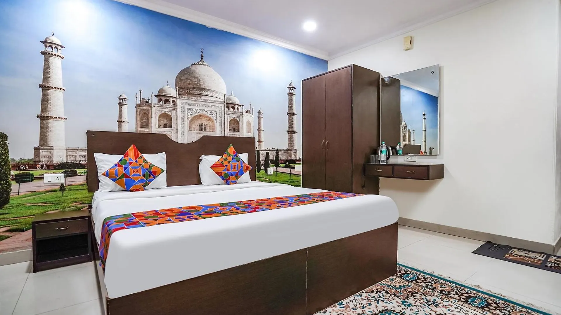 *** ホテル Fabhotel Taj Heritage アーグラ インド